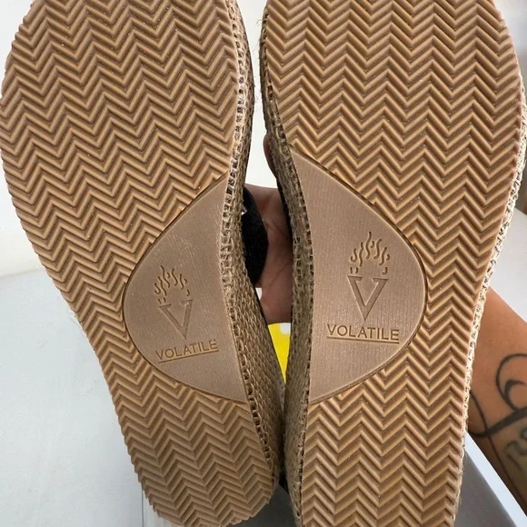 volatile Women’s Tulane wedge sandals 10 Black - Picture 6 of 7